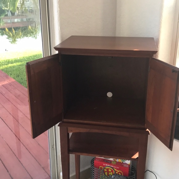 Ethan Allen. Excellent conditions. - Picture 2 of 4